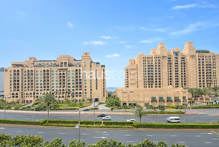 1 Bedroom Flat for Sale in Palm Jumeirah, Dubai - Partial Upgrade | Partial Sea View | Large Layout