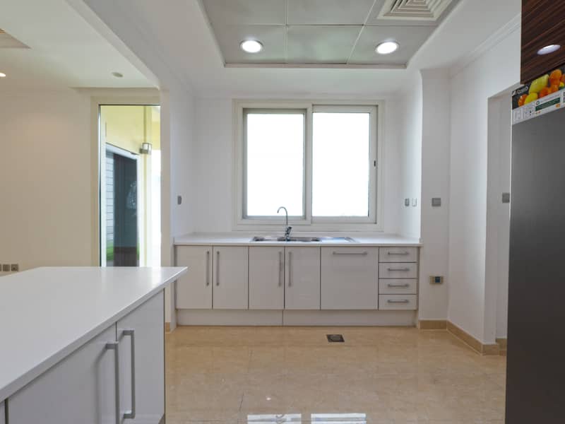 4 KITCHEN 1. jpg