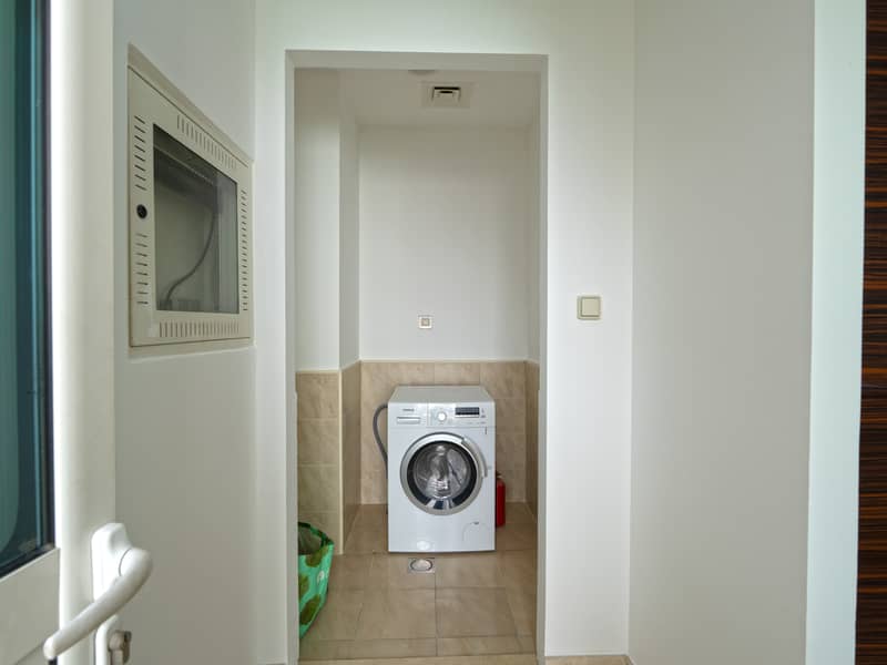 7 LAUNDRY AREA. jpg