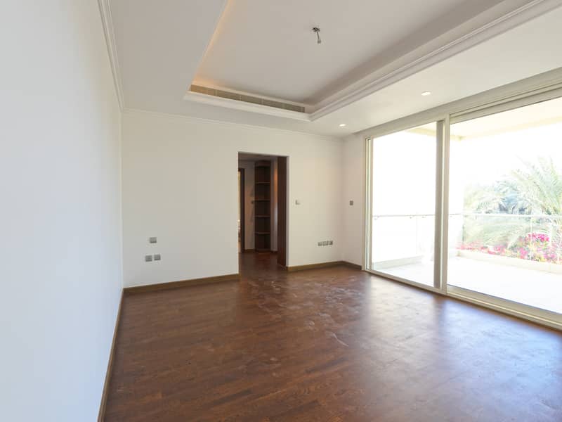 15 MASTER BEDROOM. jpg