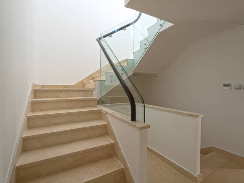 18 STAIRWAY. jpg
