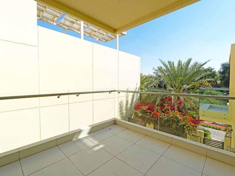 21 MB BALCONY. jpg
