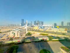 Vacant|Splendid Unit| Vibrant Living|Prime Area