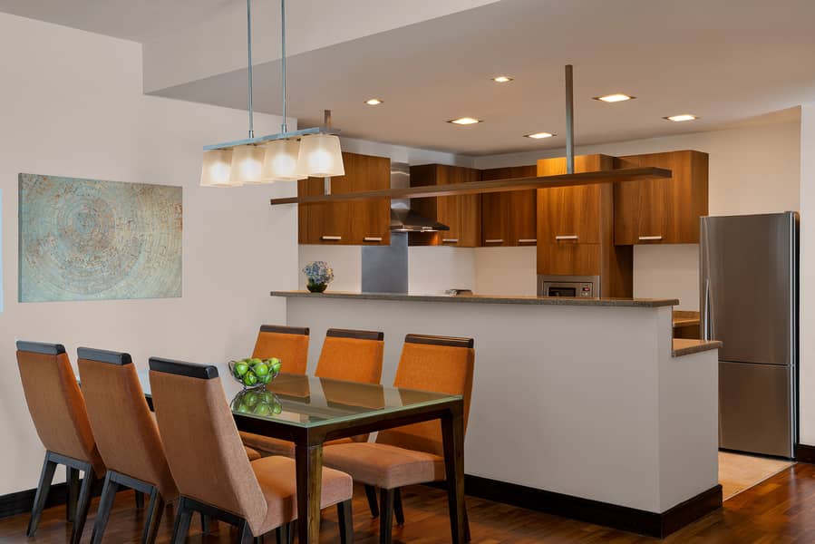 16 Deluxe Two Bedroom Apartment_Dining & Kitchen. jpg