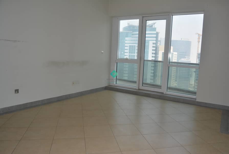 Spacious 2 Bedroom | Close To Metro | Chiller Free