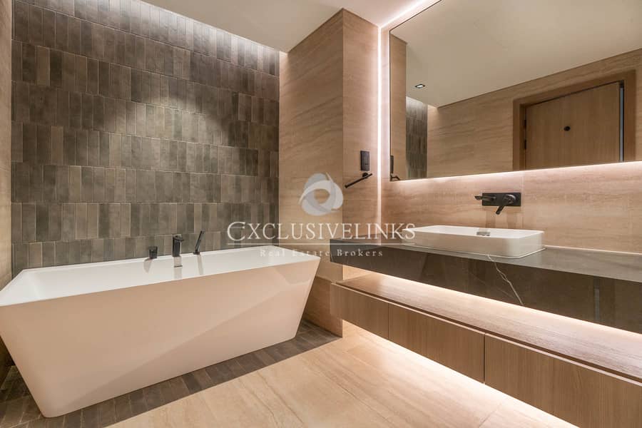Huge Corner Unit | No Agency Comms | Private Pool - Image 10