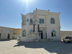 فیلا في الرفاع 5 غرف 165000 درهم - 15090092