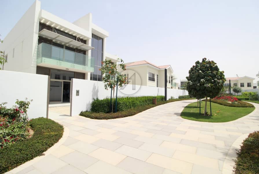 Ready 5BR Contemporary Villa Ready 5BR Contemporary Villa