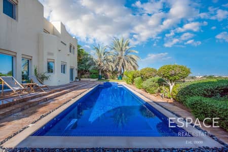 Large Plot 5 Bed near Park and Pool Large Plot 5 Bed near Park and Pool
