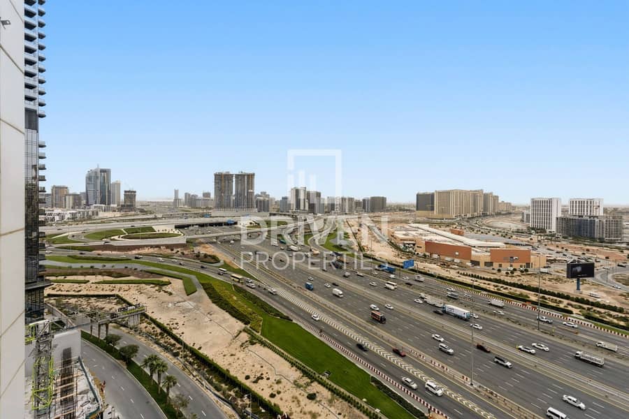 Standout Unit | Vibrant Community | Mid Floor Standout Unit | Vibrant Community | Mid Floor