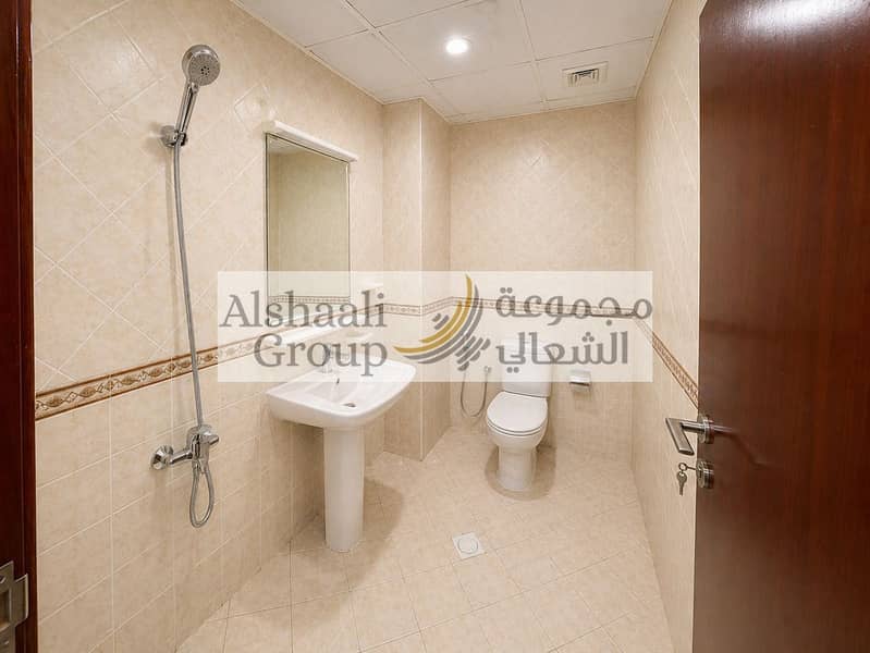 17 Washroom  (2). jpeg