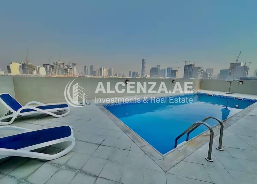 22 May Residence pool1. jpg