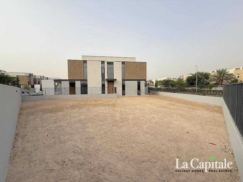 BIG PLOT | BRAND NEW CORNER | READY TO MOVE - Image 2