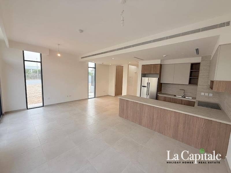 BIG PLOT | BRAND NEW CORNER | READY TO MOVE - Image 3