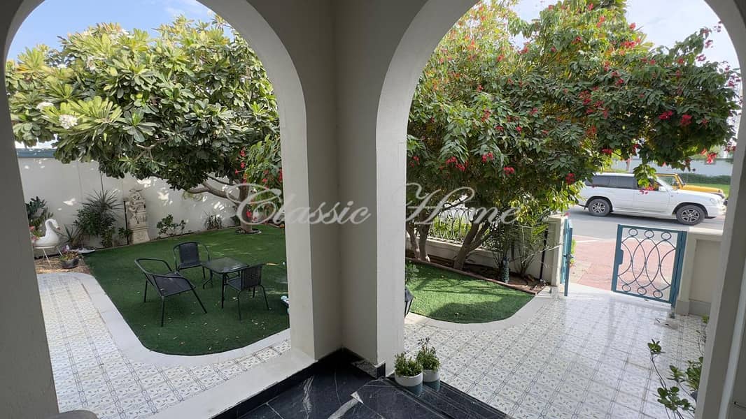 2 Villa courtyard 1. jpg