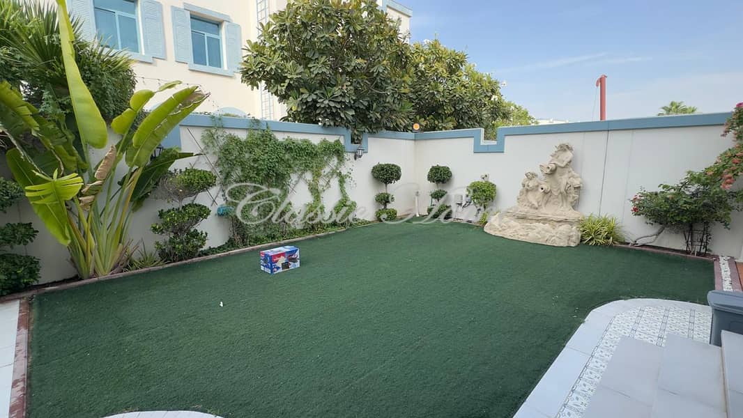 12 Back yard of the villa 1. jpg
