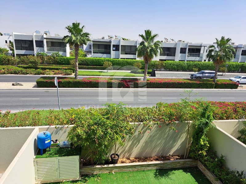 R2MB | 3BR + M | Single row | prime location | VOT R2MB | 3BR + M | Single row | prime location | VOT