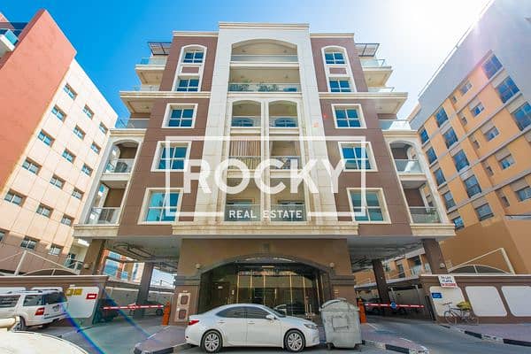 12 1. AlWarqaa_NooraAlShamsi_Views&Amenities (7 of 8). jpg