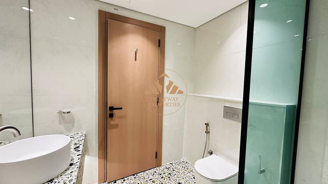 8 apt - bathroom (3). jpg