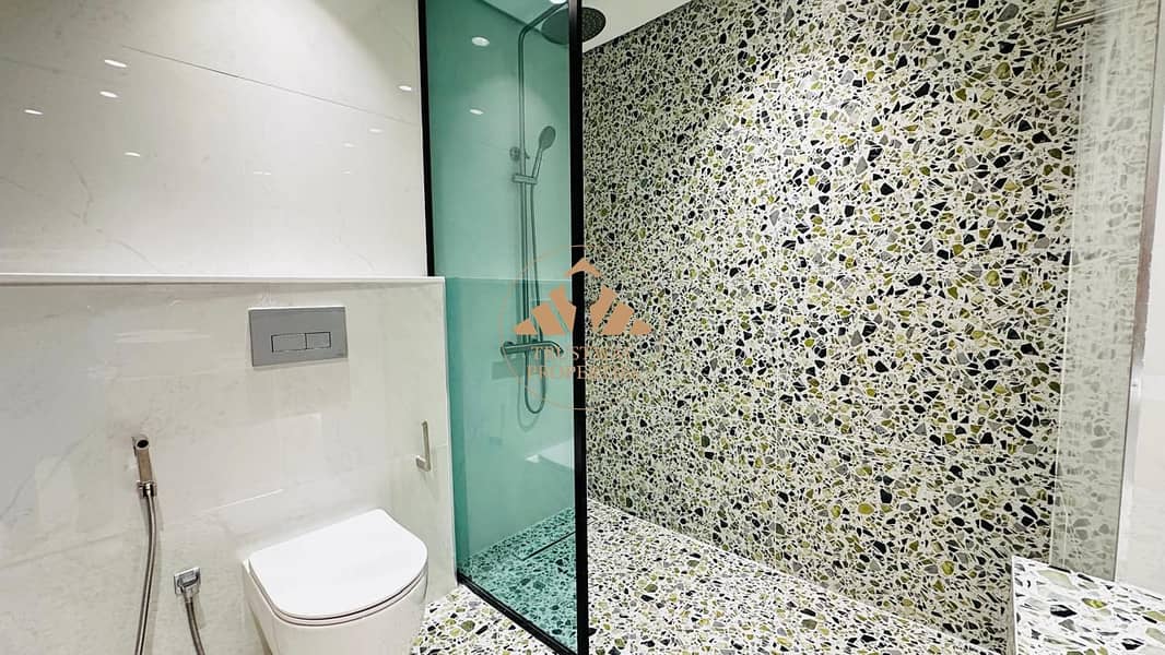 12 apt - bathroom (1). jpg