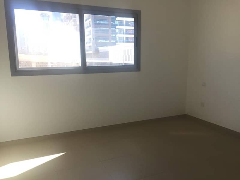 Large 2 Bedroom Apartment with Gym, Balcony