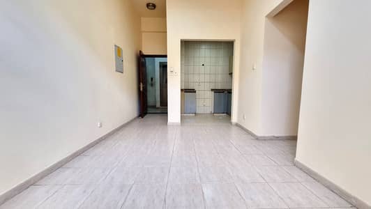 1 Schlafzimmer Wohnung zum zur Miete in Deira, Dubai - 20220117_132438. jpg 1 Schlafzimmer Wohnung zum zur Miete in Deira, Dubai - 20220117_132438. jpg