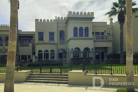 3 Bedroom Villa for Sale in Palm Jumeirah, Dubai - Luxury Living | Private Beach | Big Layout