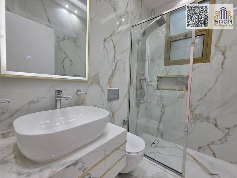 12 7040cc43-ac8f-4707-b816-9d996a3fbabf. jpg
