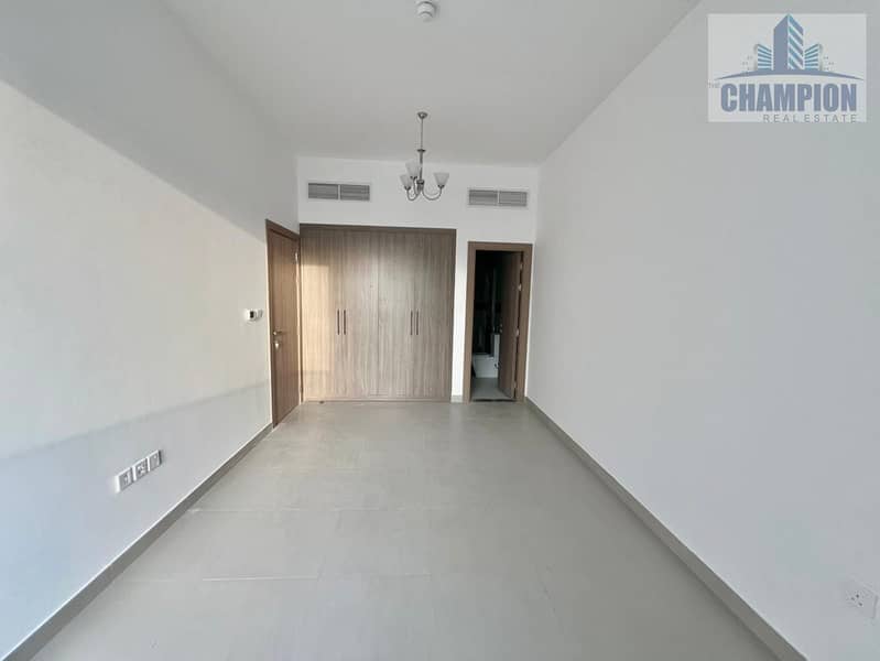 8 L Oliver 220 1 bhk - 5 of 14. jpeg