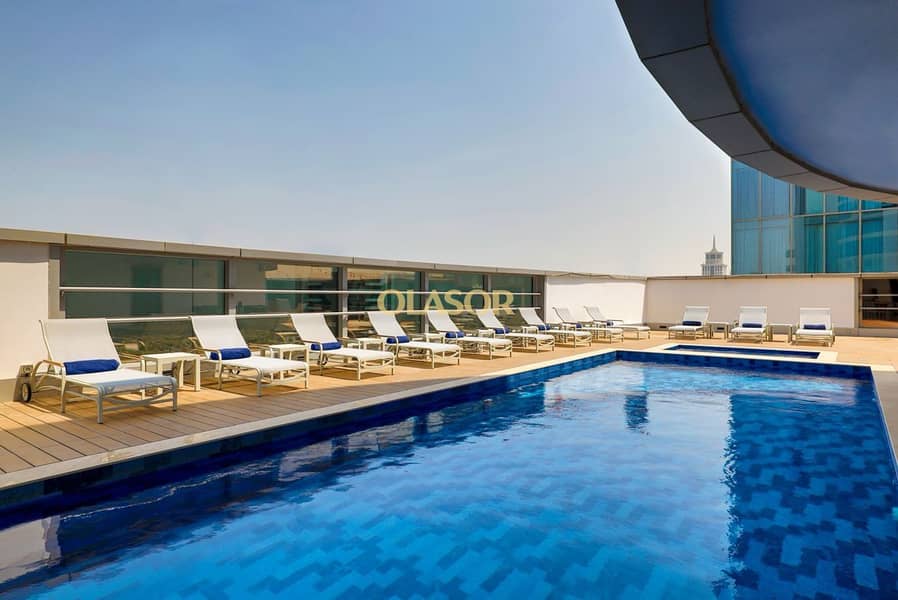 LUXE Studio | Serviced | Free Breakfast | 2Mins to Metro | All Bills