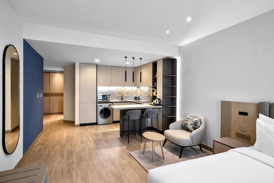 LUXE Studio | Serviced | Free Breakfast | 2Mins to Metro | All Bills