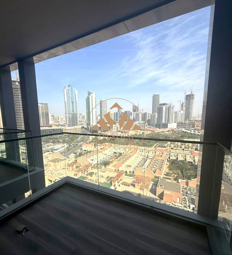 21 apt - Studio balcony. jpg