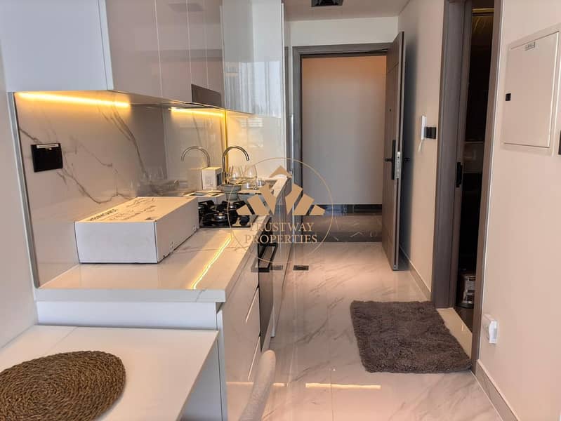 4 apt - entrance kitchen (3). jpg