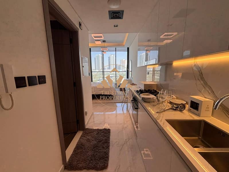 5 apt - entrance kitchen (4). jpg