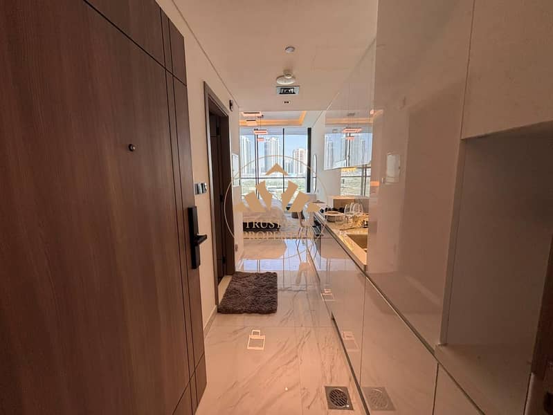 6 apt - entrance kitchen (2). jpg