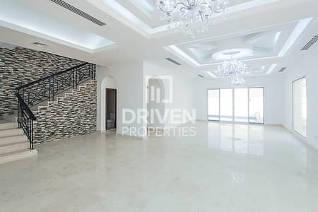 Vacant | High-End Custom 5 Bedroom Villa Vacant | High-End Custom 5 Bedroom Villa