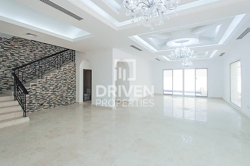 Vacant | High-End Custom 5 Bedroom Villa Vacant | High-End Custom 5 Bedroom Villa