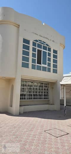 فیلا في شرقان 5 غرف 135000 درهم - 15114671