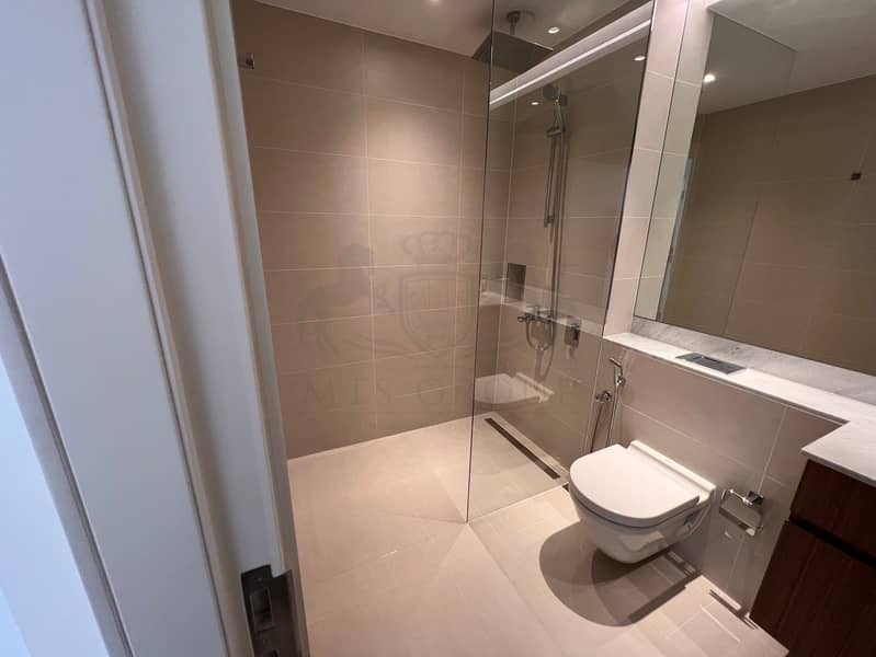 10 Bathroom1. jpg