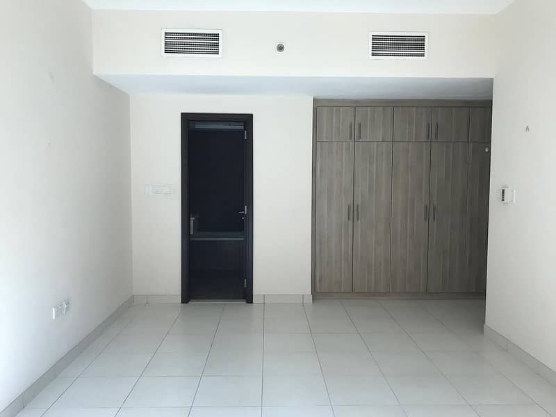 SPACIOUS 01 BEDROOM WITH  BALCONY CENTRAL AIRCONDITIONED WARDROBES GYM PARKING SAUANA  LOCATED AT  AL RAWDHAT