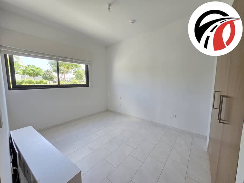 4 de9783e6-04bd-4853-b7dd-fdf20910e784. jpg
