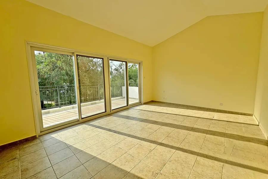 Stunning 5 Bedroom Family Villa in Green Community West