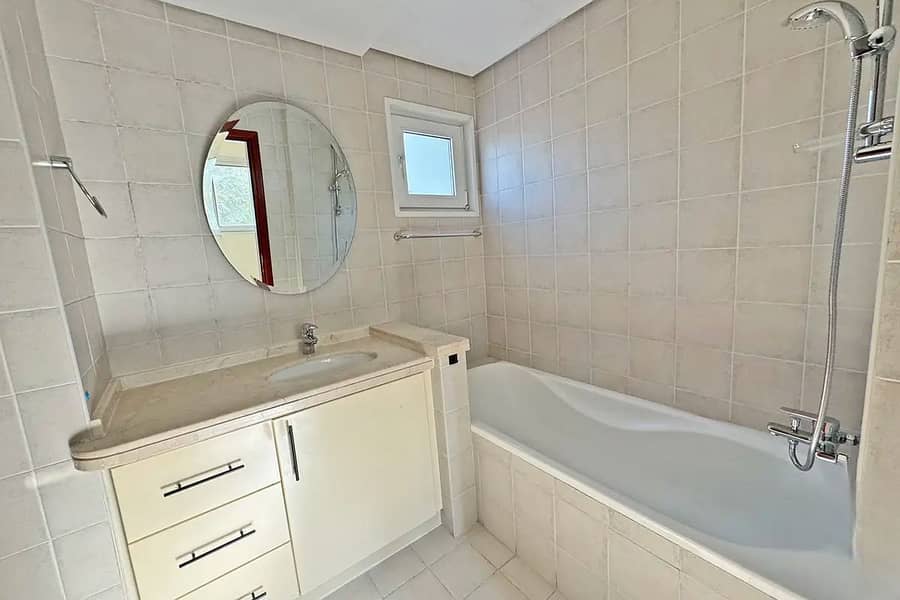 Stunning 5 Bedroom Family Villa in Green Community West