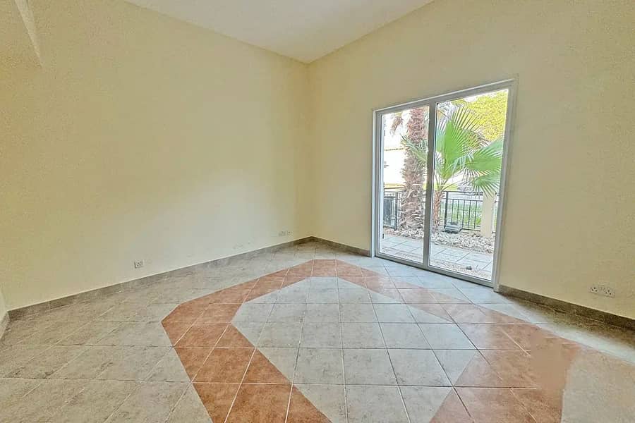 Stunning 5 Bedroom Family Villa in Green Community West