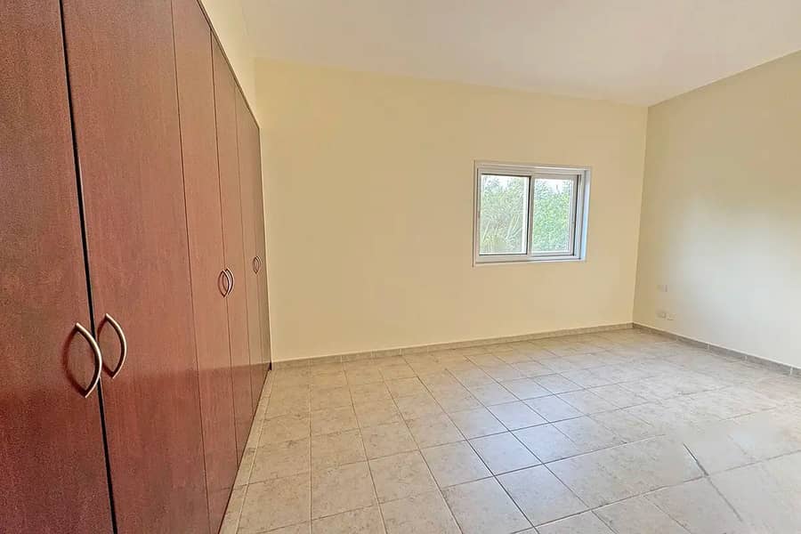 Stunning 5 Bedroom Family Villa in Green Community West