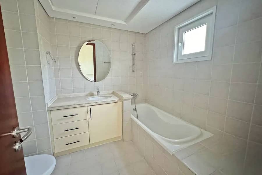 Stunning 5 Bedroom Family Villa in Green Community West