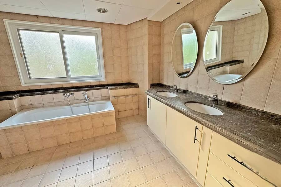 Stunning 5 Bedroom Family Villa in Green Community West - Image 7