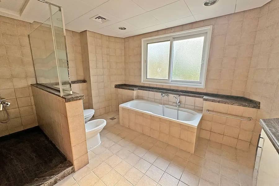 Stunning 5 Bedroom Family Villa in Green Community West - Image 8