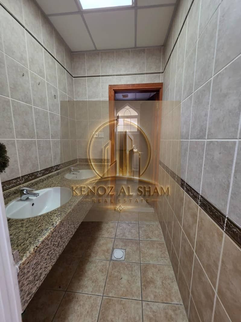 14 af19d7fb-0ad8-476f-a880-baff568eb956. jpg