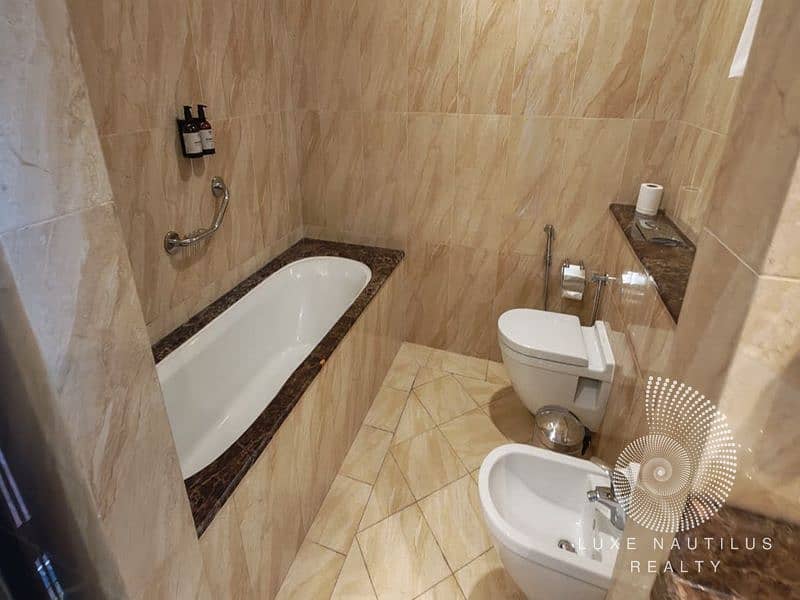 12 025 2nd room bath. jpeg